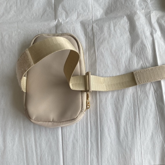 The Darling Effect Tumbler Cup Fanny Pack Natural Beige Adjustable NWOT - Picture 4 of 7